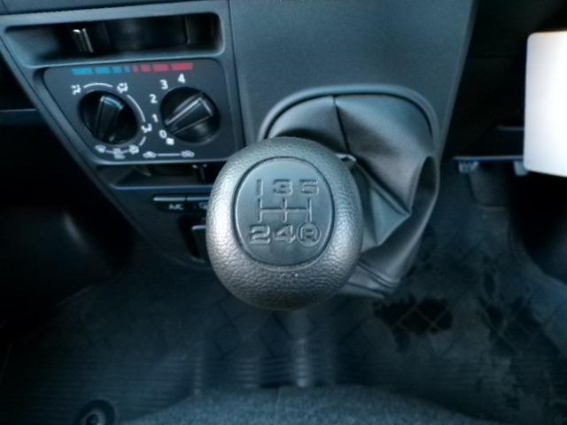 ハイゼットカーゴ クルーズ　ナビＴＶ　ＤＶＤ　ＣＤ　Ｂｌｕｅｔｏｏｔｈ　バックカメラ　アイドリングストップ　プライバシーガラス　電動格納ドアミラー　キーレスエントリー　マニュアル車（12枚目）