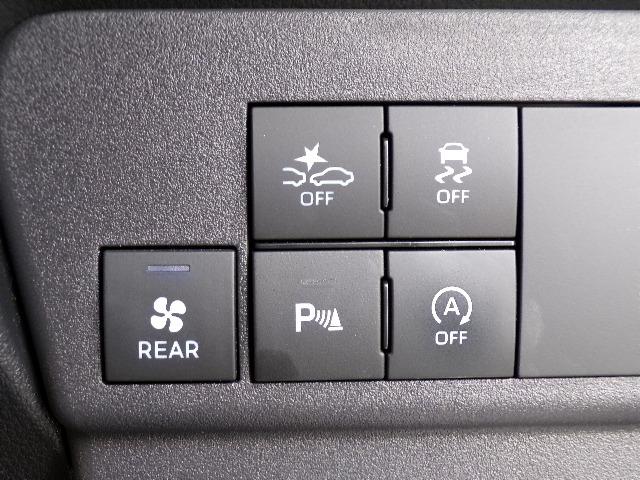 ハイゼットカーゴ ＤＸ　４ＷＤ　スマートアシストブレーキ　横滑り防止付き　ＣＶＴ　アイドリングストップ　ＬＥＤヘッドライト・フォグ　オートライト　オートハイビーム　プライバシーガラス　電動格納ドアミラー　パーキングセンサー　リアヒーターダクト　キーレスエントリー（11枚目）