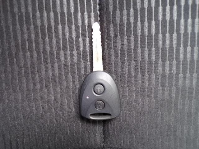 ハイゼットカーゴ ＤＸ　４ＷＤ　スマートアシストブレーキ　横滑り防止付き　ＣＶＴ　アイドリングストップ　ＬＥＤヘッドライト・フォグ　オートライト　オートハイビーム　プライバシーガラス　電動格納ドアミラー　パーキングセンサー　リアヒーターダクト　キーレスエントリー（13枚目）