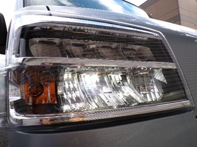 ハイゼットカーゴ ＤＸ　４ＷＤ　スマートアシストブレーキ　横滑り防止付き　ＣＶＴ　アイドリングストップ　ＬＥＤヘッドライト・フォグ　オートライト　オートハイビーム　プライバシーガラス　電動格納ドアミラー　パーキングセンサー　リアヒーターダクト　キーレスエントリー（18枚目）