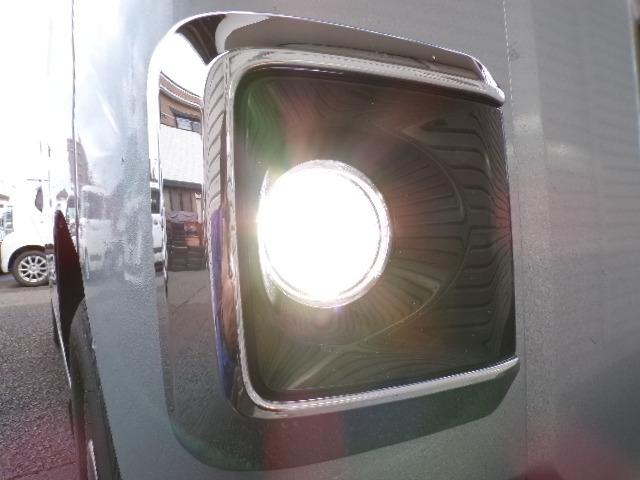 ハイゼットカーゴ ＤＸ　４ＷＤ　スマートアシストブレーキ　横滑り防止付き　ＣＶＴ　アイドリングストップ　ＬＥＤヘッドライト・フォグ　オートライト　オートハイビーム　プライバシーガラス　電動格納ドアミラー　パーキングセンサー　リアヒーターダクト　キーレスエントリー（19枚目）