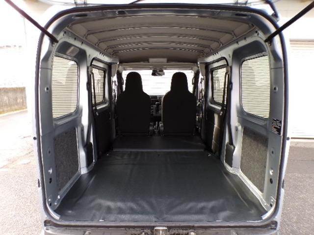 ハイゼットカーゴ ＤＸ　４ＷＤ　スマートアシストブレーキ　横滑り防止付き　ＣＶＴ　アイドリングストップ　ＬＥＤヘッドライト・フォグ　オートライト　オートハイビーム　プライバシーガラス　電動格納ドアミラー　パーキングセンサー　リアヒーターダクト　キーレスエントリー（28枚目）