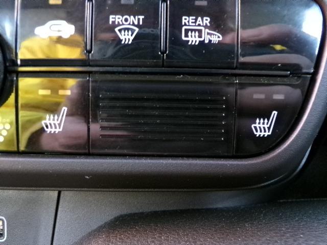 Ｎ－ＷＧＮ Ｌホンダセンシング　４ＷＤ　ギャザズナビＴＶ　ＤＶＤ　ＣＤ　Ｂｌｕｅｔｏｏｔｈ　バックカメラ　アイドリングストップ　横滑り防止付き　ＥＴＣ　プライバシーガラス　クルーズコントロール　シートヒーター　パーキングセンサー　１４インチアルミホイール　電動パーキング（9枚目）