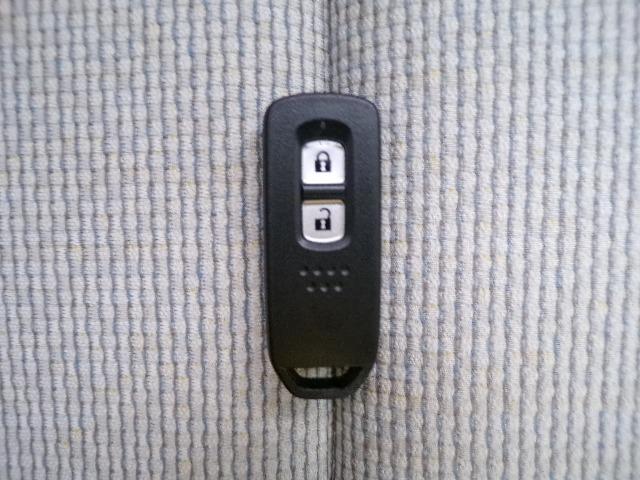 Ｎ－ＷＧＮ Ｌホンダセンシング　４ＷＤ　ギャザズナビＴＶ　ＤＶＤ　ＣＤ　Ｂｌｕｅｔｏｏｔｈ　バックカメラ　アイドリングストップ　横滑り防止付き　ＥＴＣ　プライバシーガラス　クルーズコントロール　シートヒーター　パーキングセンサー　１４インチアルミホイール　電動パーキング（25枚目）