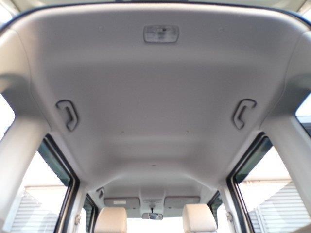 N-BOX G 4WD アイドリングストップ ギャザズCDステレオ CVT アイドリングストップ 横滑り防止付き プライバシーガラス 電動格納式ドアミラー プッシュスタート ミラーヒーター ECON(12枚目)