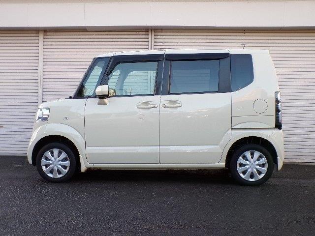 N-BOX G 4WD アイドリングストップ ギャザズCDステレオ CVT アイドリングストップ 横滑り防止付き プライバシーガラス 電動格納式ドアミラー プッシュスタート ミラーヒーター ECON(30枚目)