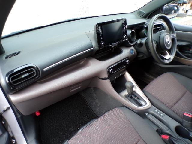 ヤリス ハイブリッドG 純正8型ディスプレイオーディオ ナビ Bt バックカメラ オートライト オートハイビーム クルーズコントロール シートヒーター 横滑り防止付 プライバシーガラス 電動格納ドアミラー プッシュスタート パーキングセンサー 14インチアルミホイール(26枚目)