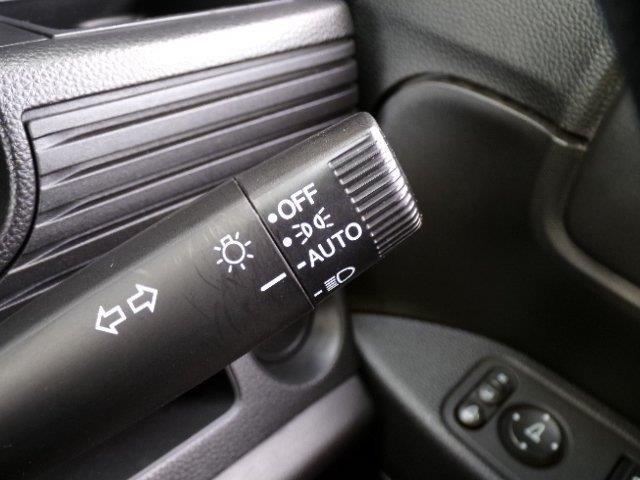 Ｎ－ＶＡＮ Ｌ　４ＷＤ　ホンダセンシング　クルーズコントロール　ＣＶＴ　横滑り防止付き　オートライト　オートハイビーム　プライバシーガラス　電動格納式ドアミラー　ＥＣＯＮ　キーレスエントリー　ダイブダウン機構付き助手席　リアシート　ステアリングスイッチ（9枚目）