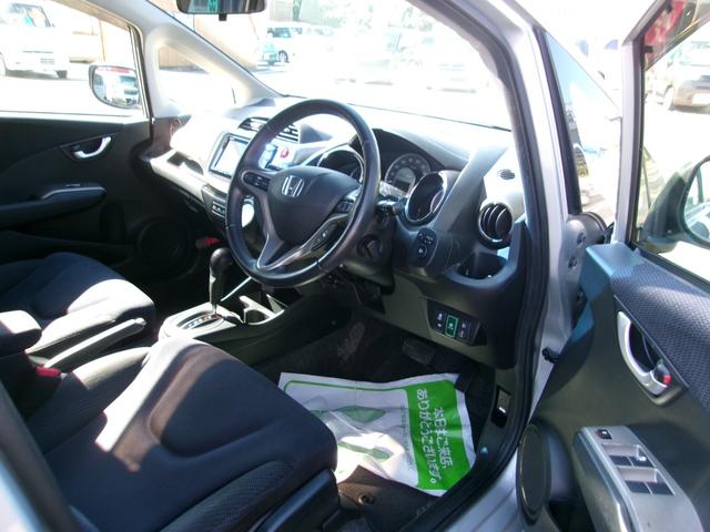 フィットハイブリッド スマートセレクション　メモリーナビＴＶ　バックカメラ　オートクルーズコントロール　ＥＴＣ車載器　スマートキー（6枚目）