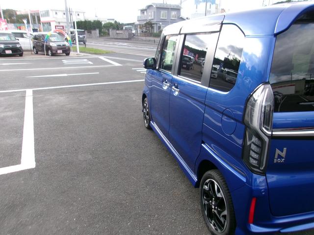 N-BOXカスタム G・Lターボホンダセンシング メモリーナビTV バックカメラ LEDヘッドライト フォグライト 両側パワースライドドア 純正15インチアルミホイル オートクルーズコントロール ETC車載器 スマートキー 4WD(3枚目)