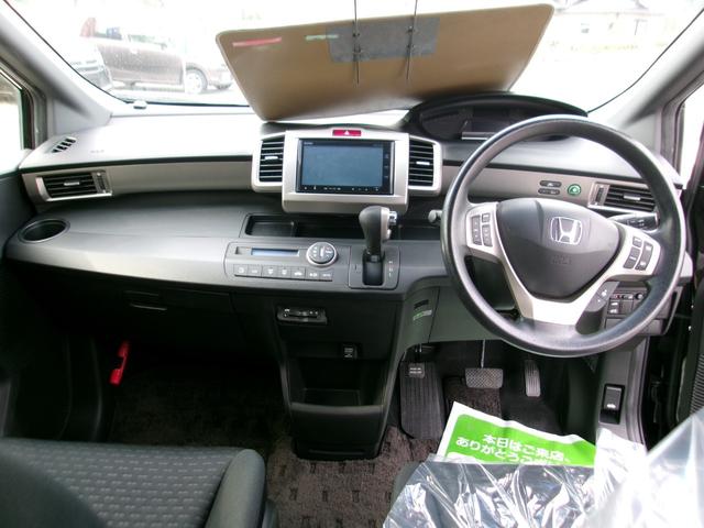 フリードスパイクハイブリッド ジャストセレクション＋　メモリーナビＴＶ　バックカメラ　ディスチャージヘッドライト　左側パワースライドドア　純正１５インチアルミホイル　オートクルーズコントロール　ＥＴＣ車載器　スマートキー（8枚目）