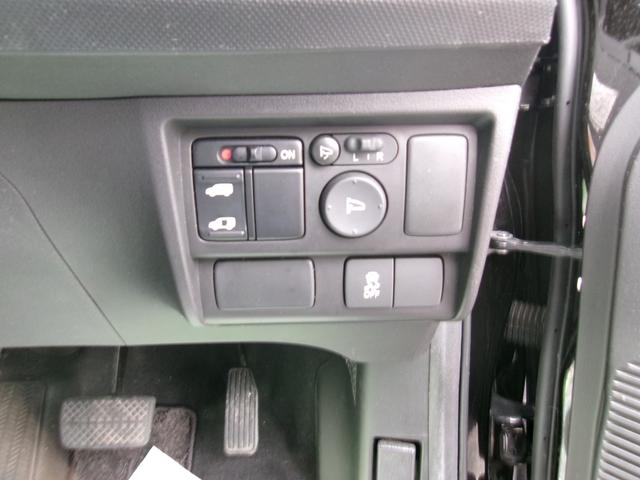 フリードスパイクハイブリッド ジャストセレクション＋　メモリーナビＴＶ　バックカメラ　ディスチャージヘッドライト　左側パワースライドドア　純正１５インチアルミホイル　オートクルーズコントロール　ＥＴＣ車載器　スマートキー（14枚目）