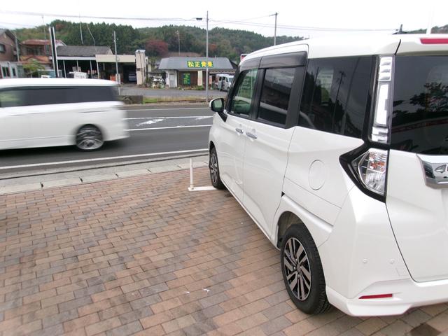 トール カスタムＧ　リミテッド　ＳＡＩＩＩ　メモリーナビＴＶ　バックカメラ　ＬＥＤヘッドライト　フォグライト　両側パワースライドドア　純正１５インチホイル　ＥＴＣ車載器　スマートキー（3枚目）