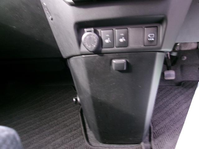 トール カスタムＧ　リミテッド　ＳＡＩＩＩ　メモリーナビＴＶ　バックカメラ　ＬＥＤヘッドライト　フォグライト　両側パワースライドドア　純正１５インチホイル　ＥＴＣ車載器　スマートキー（13枚目）