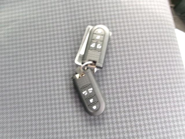 トール カスタムＧ　リミテッド　ＳＡＩＩＩ　メモリーナビＴＶ　バックカメラ　ＬＥＤヘッドライト　フォグライト　両側パワースライドドア　純正１５インチホイル　ＥＴＣ車載器　スマートキー（17枚目）