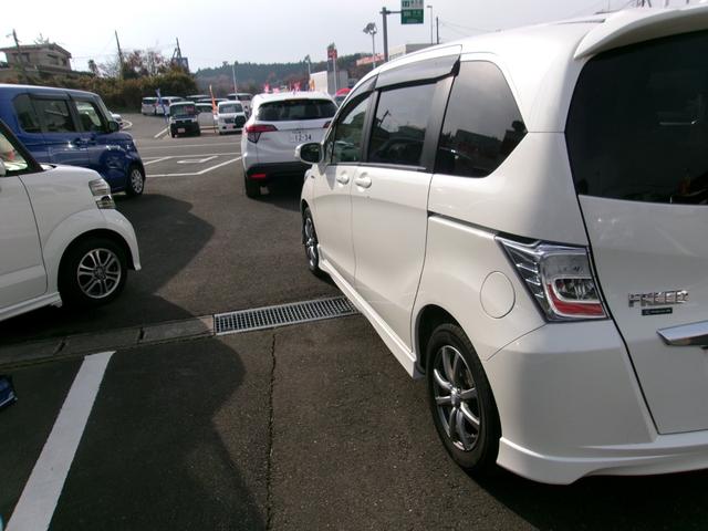 フリードハイブリッド ジャストセレクション　メモリーナビＴＶ　バックカメラ　ディスチャージヘッドライト　両側パワースライドドア　社外１５インチアルミホイル　オートクルーズコントロール　ＥＴＣ車載器　スマートキー（3枚目）