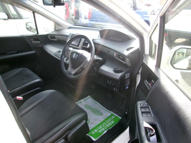 フリードハイブリッド ジャストセレクション　メモリーナビＴＶ　バックカメラ　ディスチャージヘッドライト　両側パワースライドドア　社外１５インチアルミホイル　オートクルーズコントロール　ＥＴＣ車載器　スマートキー（6枚目）