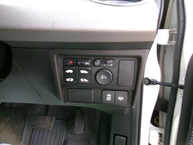 フリードハイブリッド ジャストセレクション　メモリーナビＴＶ　バックカメラ　ディスチャージヘッドライト　両側パワースライドドア　社外１５インチアルミホイル　オートクルーズコントロール　ＥＴＣ車載器　スマートキー（16枚目）