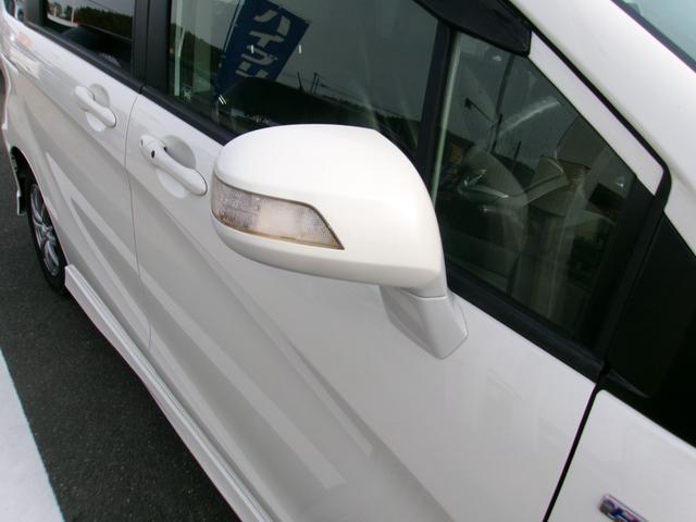 フリードハイブリッド ジャストセレクション　メモリーナビＴＶ　バックカメラ　ディスチャージヘッドライト　両側パワースライドドア　社外１５インチアルミホイル　オートクルーズコントロール　ＥＴＣ車載器　スマートキー（25枚目）