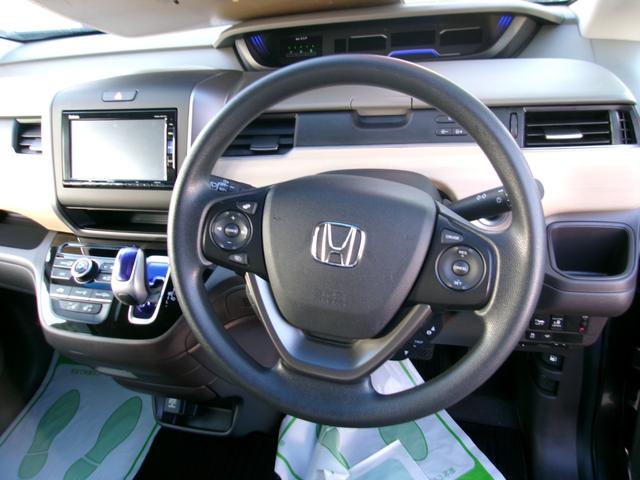 フリードハイブリッド ハイブリッド・Ｇ　メモリーナビＴＶ　バックカメラ　ＬＥＤヘッドライト　左側パワースライドドア　純正１５インチアルミホイル　オートクルーズコントロール　ＥＴＣ車載器　スマートキー　４ＷＤ（16枚目）