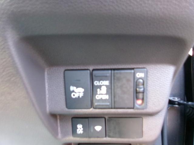 フリードハイブリッド ハイブリッド・Ｇ　メモリーナビＴＶ　バックカメラ　ＬＥＤヘッドライト　左側パワースライドドア　純正１５インチアルミホイル　オートクルーズコントロール　ＥＴＣ車載器　スマートキー　４ＷＤ（17枚目）