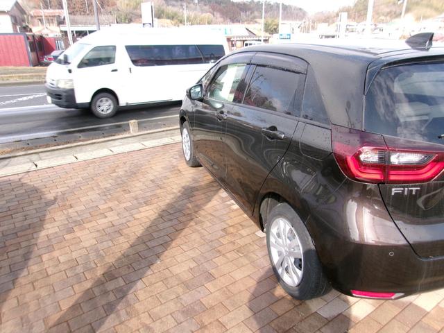 フィット ｅ：ＨＥＶホーム　メモリーナビ　バックカメラ　ＬＥＤヘッドライト　ドライブレコーダー　オートクルーズコントロール　スマートキー　ＥＴＣ車載器（3枚目）