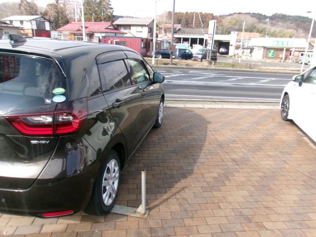 フィット ｅ：ＨＥＶホーム　メモリーナビ　バックカメラ　ＬＥＤヘッドライト　ドライブレコーダー　オートクルーズコントロール　スマートキー　ＥＴＣ車載器（4枚目）