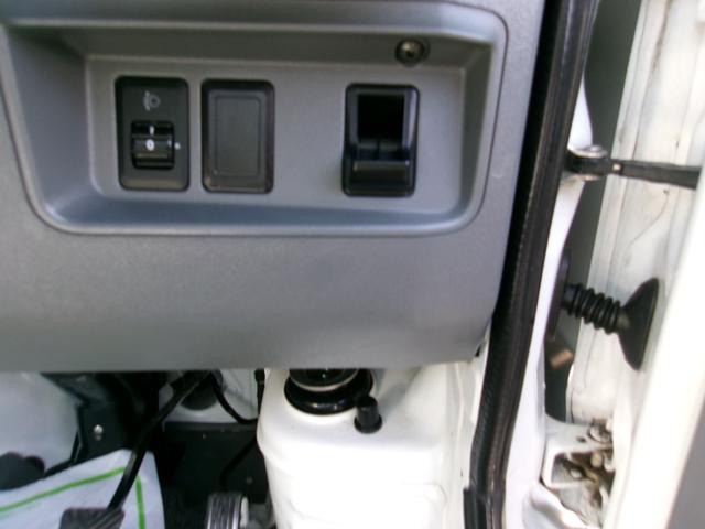 クリッパートラック 　オートマ　エアコン　パワステ　４ＷＤ（9枚目）