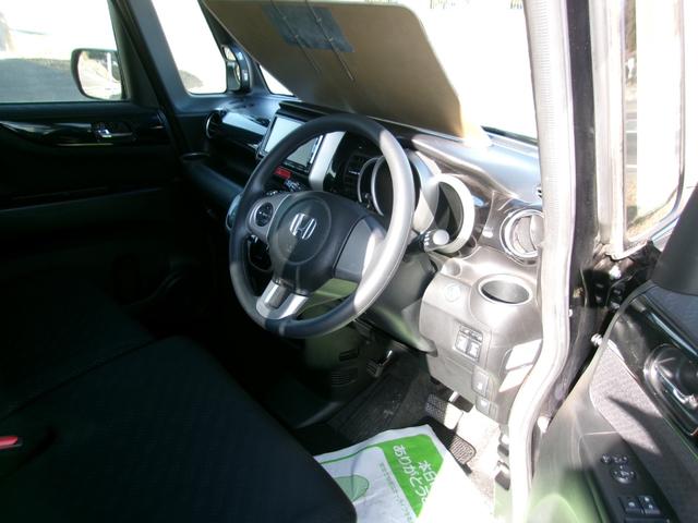 Ｎ－ＢＯＸカスタム Ｇ　ＳＳパッケージ　メモリーナビＴＶ　バックカメラ　後席モニター　ディスチャージヘッドライト　フォグライト　両側パワースライドドア　純正１４インチアルミホイル　スマートキー（6枚目）