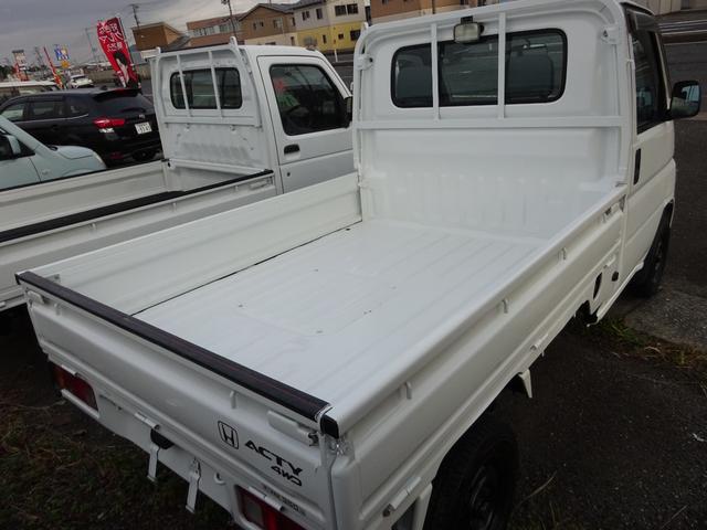 アクティトラック 　４ＷＤ　５速マニュアル　パワステ　エアバック　三方開　作業灯　ドアバイザー（4枚目）