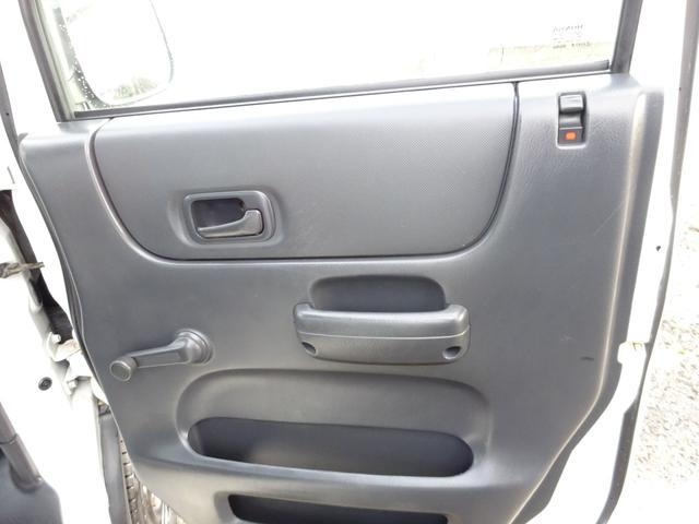 アクティトラック 　４ＷＤ　５速マニュアル　パワステ　エアバック　三方開　作業灯　ドアバイザー（22枚目）