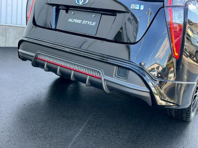 プリウス Ｓ　アルパイン９型ナビ　ＮＥＷ’Ｓ　ＤＥＳＩＧＮフルエアロ　２０２５年製タイヤ装着１７インチＡＷ　バックカメラ　Ｃピラーパネル交換済　トノカバー　ステアリングスイッチ　オートＬＥＤヘッドライト（5枚目）