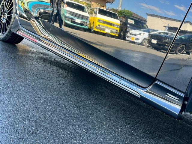 プリウス Ｓ　アルパイン９型ナビ　ＮＥＷ’Ｓ　ＤＥＳＩＧＮフルエアロ　２０２５年製タイヤ装着１７インチＡＷ　バックカメラ　Ｃピラーパネル交換済　トノカバー　ステアリングスイッチ　オートＬＥＤヘッドライト（6枚目）