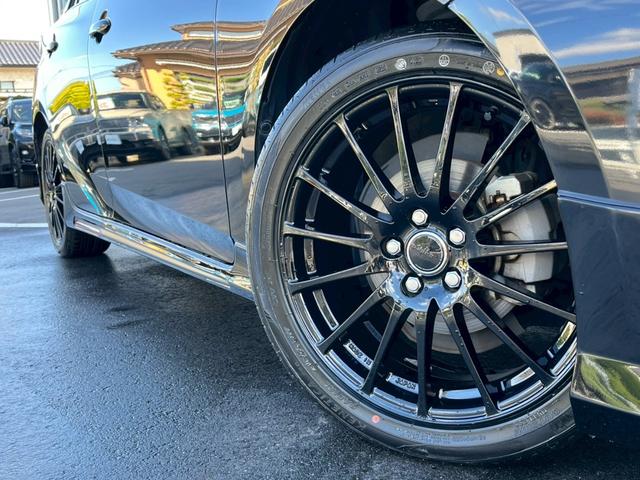 プリウス Ｓ　アルパイン９型ナビ　ＮＥＷ’Ｓ　ＤＥＳＩＧＮフルエアロ　２０２５年製タイヤ装着１７インチＡＷ　バックカメラ　Ｃピラーパネル交換済　トノカバー　ステアリングスイッチ　オートＬＥＤヘッドライト（7枚目）