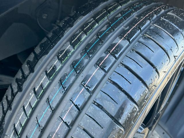 プリウス Ｓ　アルパイン９型ナビ　ＮＥＷ’Ｓ　ＤＥＳＩＧＮフルエアロ　２０２５年製タイヤ装着１７インチＡＷ　バックカメラ　Ｃピラーパネル交換済　トノカバー　ステアリングスイッチ　オートＬＥＤヘッドライト（8枚目）