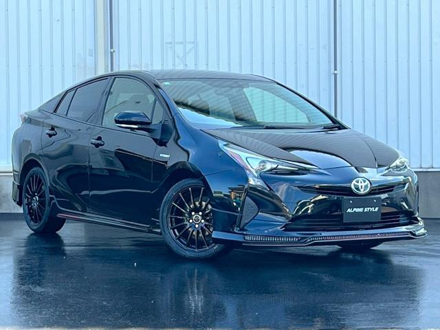 プリウス Ｓ　アルパイン９型ナビ　ＮＥＷ’Ｓ　ＤＥＳＩＧＮフルエアロ　２０２５年製タイヤ装着１７インチＡＷ　バックカメラ　Ｃピラーパネル交換済　トノカバー　ステアリングスイッチ　オートＬＥＤヘッドライト（10枚目）