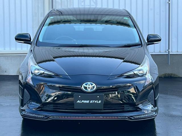 プリウス Ｓ　アルパイン９型ナビ　ＮＥＷ’Ｓ　ＤＥＳＩＧＮフルエアロ　２０２５年製タイヤ装着１７インチＡＷ　バックカメラ　Ｃピラーパネル交換済　トノカバー　ステアリングスイッチ　オートＬＥＤヘッドライト（11枚目）