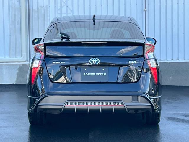 プリウス Ｓ　アルパイン９型ナビ　ＮＥＷ’Ｓ　ＤＥＳＩＧＮフルエアロ　２０２５年製タイヤ装着１７インチＡＷ　バックカメラ　Ｃピラーパネル交換済　トノカバー　ステアリングスイッチ　オートＬＥＤヘッドライト（15枚目）