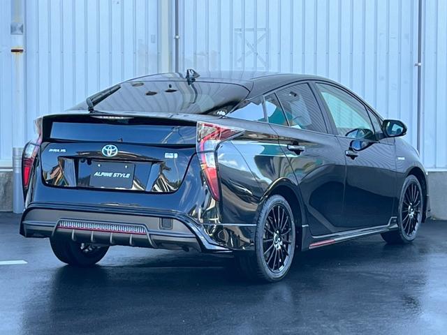 プリウス Ｓ　アルパイン９型ナビ　ＮＥＷ’Ｓ　ＤＥＳＩＧＮフルエアロ　２０２５年製タイヤ装着１７インチＡＷ　バックカメラ　Ｃピラーパネル交換済　トノカバー　ステアリングスイッチ　オートＬＥＤヘッドライト（16枚目）