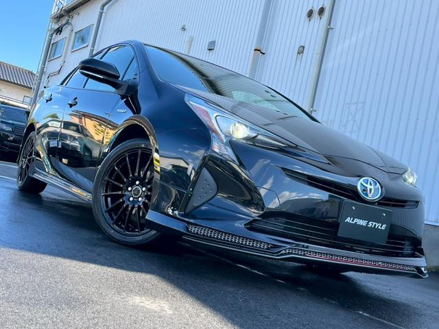 プリウス Ｓ　アルパイン９型ナビ　ＮＥＷ’Ｓ　ＤＥＳＩＧＮフルエアロ　２０２５年製タイヤ装着１７インチＡＷ　バックカメラ　Ｃピラーパネル交換済　トノカバー　ステアリングスイッチ　オートＬＥＤヘッドライト（18枚目）