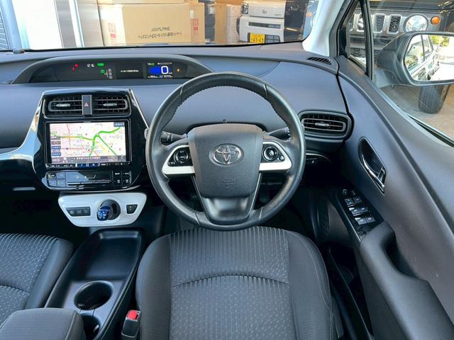 プリウス Ｓ　アルパイン９型ナビ　ＮＥＷ’Ｓ　ＤＥＳＩＧＮフルエアロ　２０２５年製タイヤ装着１７インチＡＷ　バックカメラ　Ｃピラーパネル交換済　トノカバー　ステアリングスイッチ　オートＬＥＤヘッドライト（29枚目）