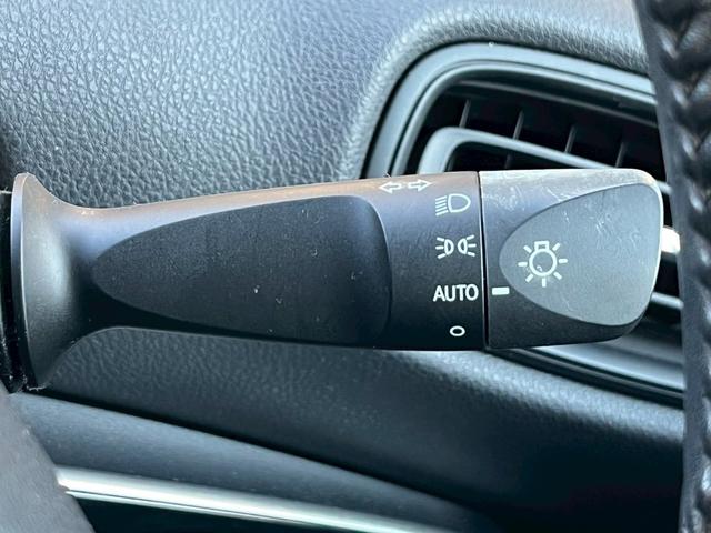 プリウス Ｓ　アルパイン９型ナビ　ＮＥＷ’Ｓ　ＤＥＳＩＧＮフルエアロ　２０２５年製タイヤ装着１７インチＡＷ　バックカメラ　Ｃピラーパネル交換済　トノカバー　ステアリングスイッチ　オートＬＥＤヘッドライト（34枚目）