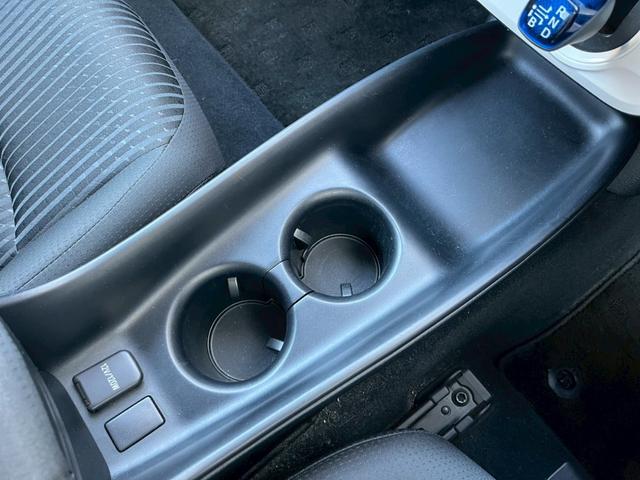 プリウス Ｓ　アルパイン９型ナビ　ＮＥＷ’Ｓ　ＤＥＳＩＧＮフルエアロ　２０２５年製タイヤ装着１７インチＡＷ　バックカメラ　Ｃピラーパネル交換済　トノカバー　ステアリングスイッチ　オートＬＥＤヘッドライト（39枚目）