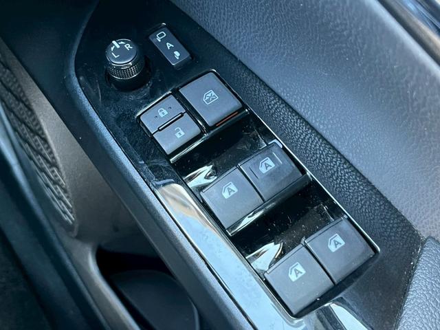 プリウス Ｓ　アルパイン９型ナビ　ＮＥＷ’Ｓ　ＤＥＳＩＧＮフルエアロ　２０２５年製タイヤ装着１７インチＡＷ　バックカメラ　Ｃピラーパネル交換済　トノカバー　ステアリングスイッチ　オートＬＥＤヘッドライト（41枚目）