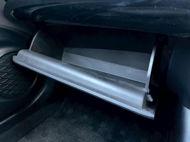 プリウス Ｓ　アルパイン９型ナビ　ＮＥＷ’Ｓ　ＤＥＳＩＧＮフルエアロ　２０２５年製タイヤ装着１７インチＡＷ　バックカメラ　Ｃピラーパネル交換済　トノカバー　ステアリングスイッチ　オートＬＥＤヘッドライト（42枚目）