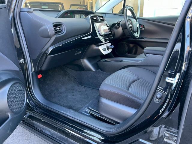 プリウス Ｓ　アルパイン９型ナビ　ＮＥＷ’Ｓ　ＤＥＳＩＧＮフルエアロ　２０２５年製タイヤ装着１７インチＡＷ　バックカメラ　Ｃピラーパネル交換済　トノカバー　ステアリングスイッチ　オートＬＥＤヘッドライト（52枚目）