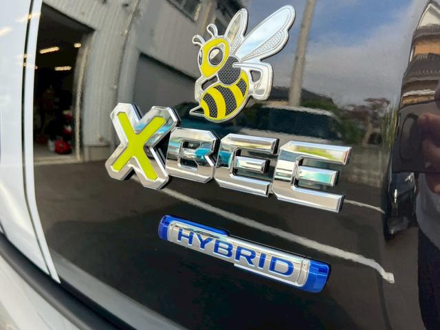 クロスビー ハイブリッドＭＺ　スリートーン　純正８インチナビ　バックカメラ　ＥＴＣ　ストライプデカール　ドアスプラッシュガードパネル　リアソナー　フロアイルミ前席シートヒーター　レーダークルコン　衝突軽減　寒冷地仕様（16枚目）