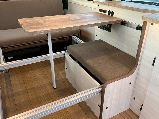 ハイエースバン ロングＤＸ　８ナンバーキャンピングカー　登録済み未使用車　Ｃａｒｉｃａ　Ｃａｌ‘ｓＭｏｔｏｒ　オリジナルカスタマイズカー　ＡＬＰＩＮＥ７型ＤＡ　シーケンシャルＬＥＤヘッドライト　全方位カメラ　ＥＴＣ　ポータル電源（52枚目）