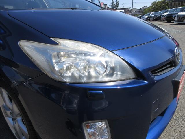 プリウス Ｓツーリングセレクション　純正ＳＤナビＴＶ　社外リアテールランプ　ガイド付きバックカメラ　ＥＴＣ車載器　ヘッドライトウォッシャー　オートライト　純正１７インチアルミホイール　ＡＵＸ接続　スペアタイヤ付き　ＬＥＤヘッドライト（17枚目）