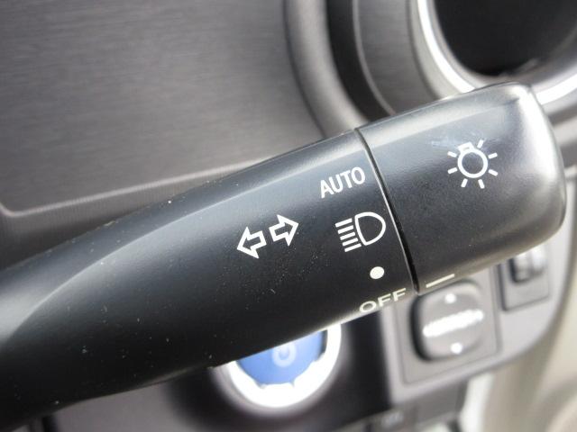 アクア Ｇ　禁煙車　１オーナー　社外ＳＤナビ　バックカメラ　ＥＴＣ　横滑り防止装置　スマートキー　プッシュスタート　ＣＤプレイヤー　オートライト　プライバシーガラス　社外１５インチアルミホイール　ドアバイザー（5枚目）